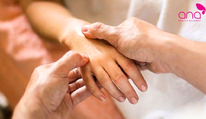 13 huyệt vùng tay hỗ trợ thư giãn và lưu thông khí huyết