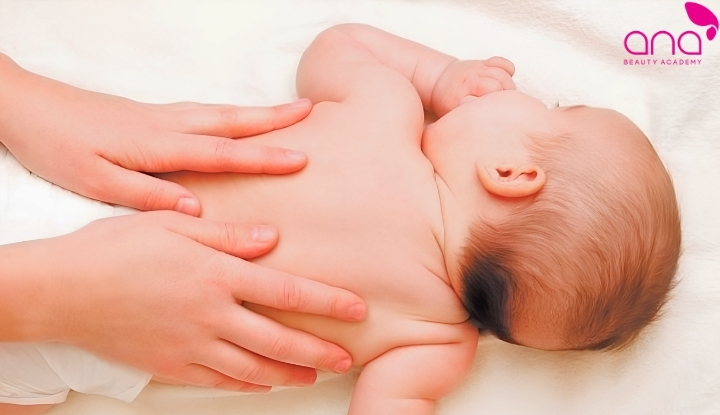 Nên massage cho trẻ sơ sinh khi nào?