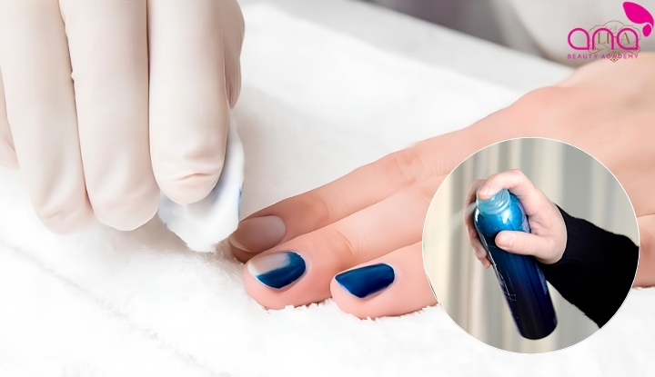 Tẩy sơn móng tay bằng keo xịt tóc hoặc xịt khử mùi