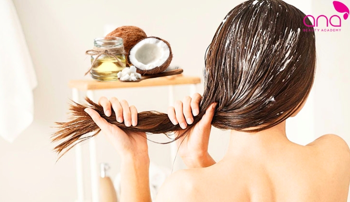 Ủ tóc bằng dầu dừa giúp tóc mềm mượt hơn