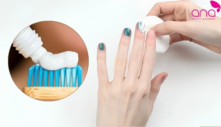 Tẩy sơn móng tay bằng kem đánh răng