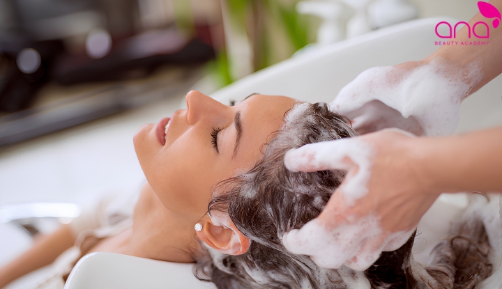 Kỹ thuật gội đầu đúng cách ngăn ngừa ngứa da đầu