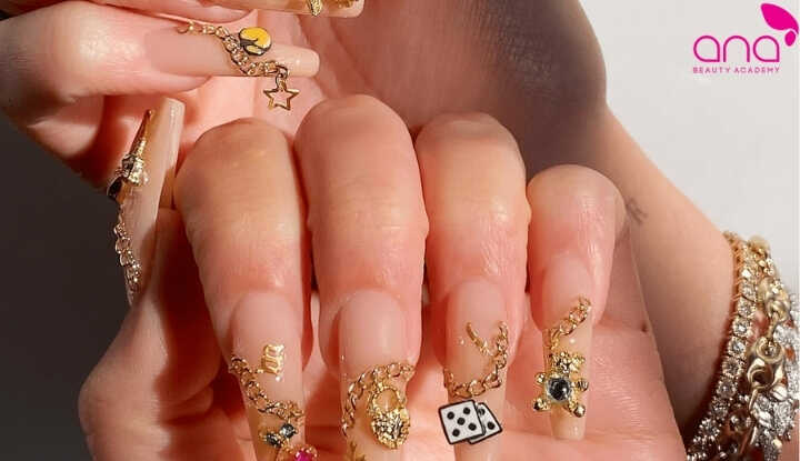 Nail đính charm