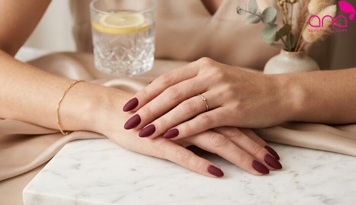 Mẫu nail móng nhọn tròn phù hợp từng độ tuổiMẫu nail móng nhọn tròn phù hợp từng độ tuổi