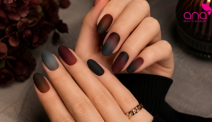 Lớp phủ lì giúp bộ móng ombre tông trầm, hiện đại hơn