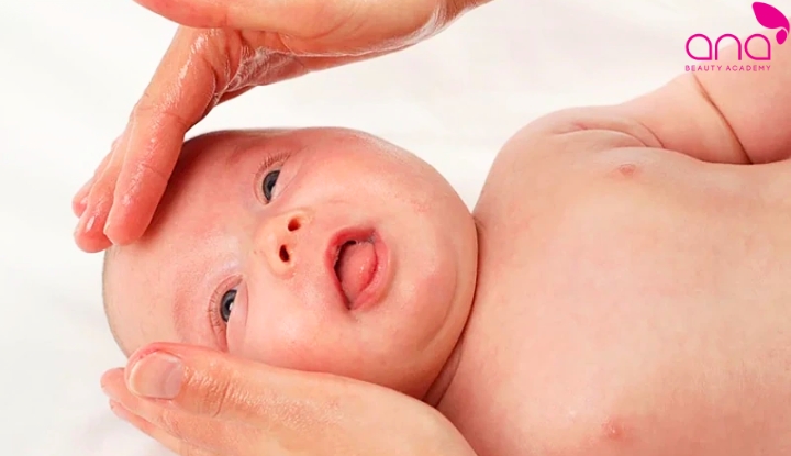 Bước 6: Massage mặt và đầu nhẹ nhàng