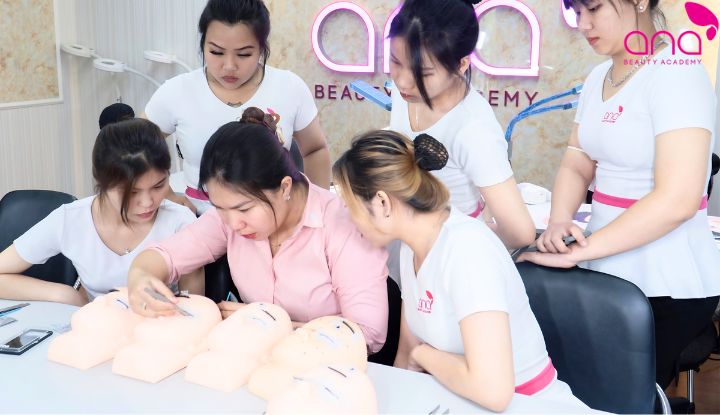 Chuyển từ thao tác bằng bút sang máy phun để làm quen lực tay