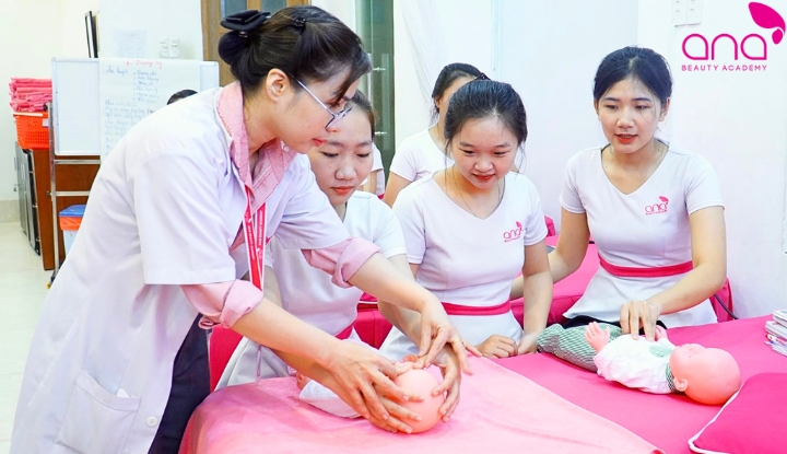 Có nên học massage chăm sóc mẹ và bé sau sinh không?