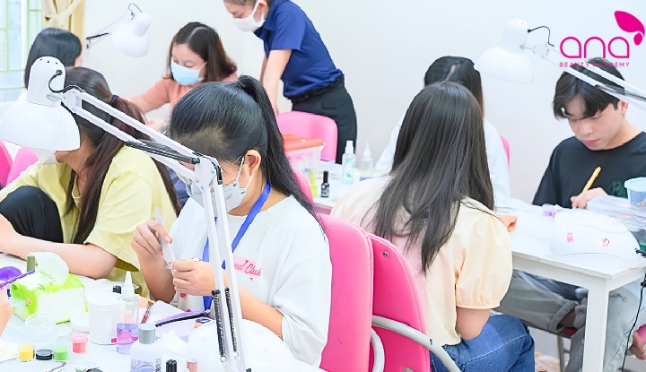 Khóa nail cấp tốc và bảo hành tay nghề trọn đời (Nguồn: Internet)