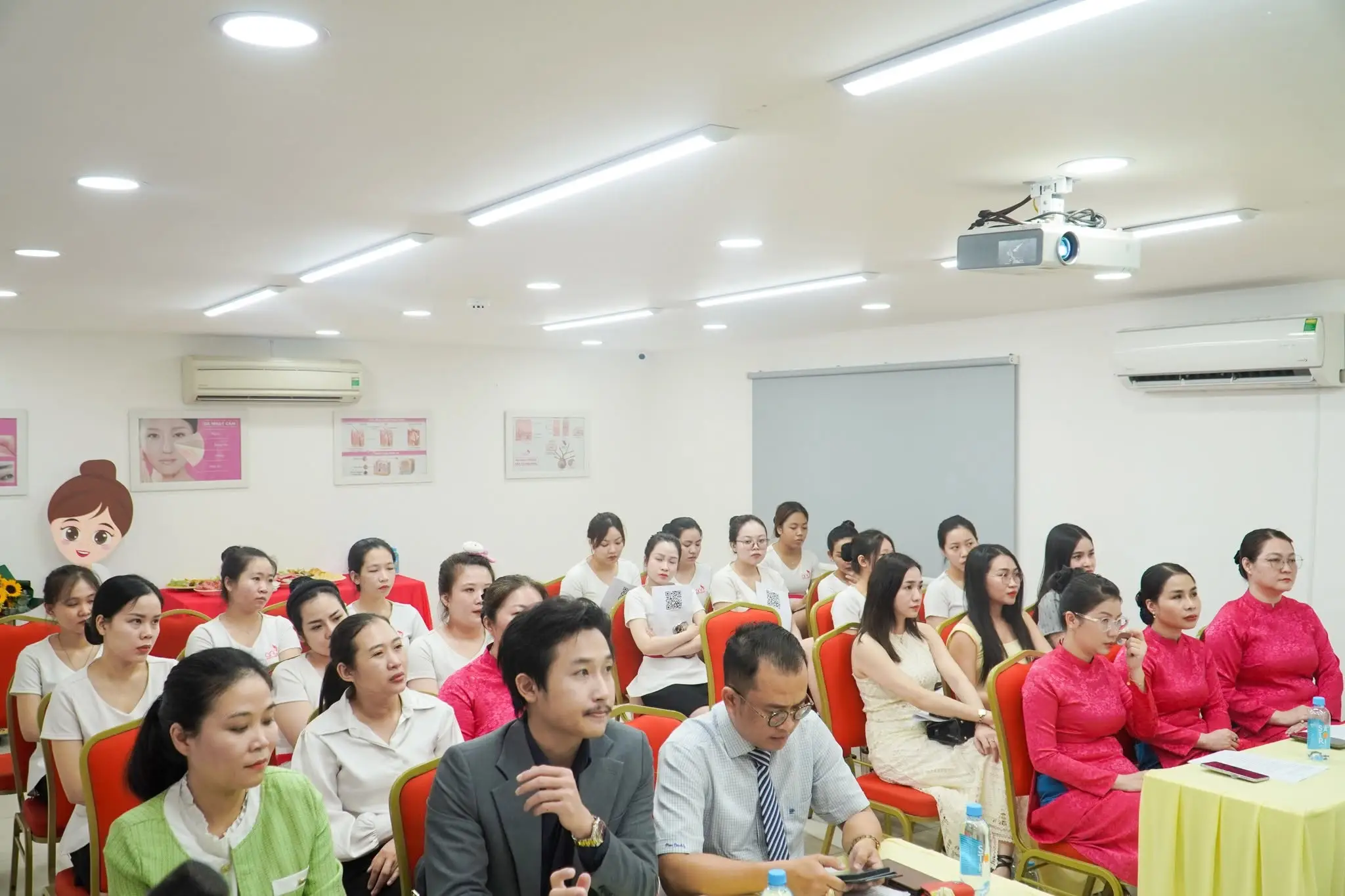 Phòng lý thuyết ANA hình 4