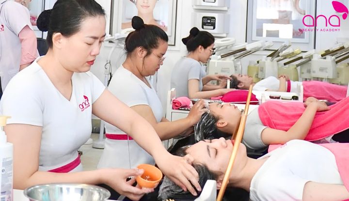 Những tiêu chí quan trọng khi tuyển kỹ thuật viên gội đầu